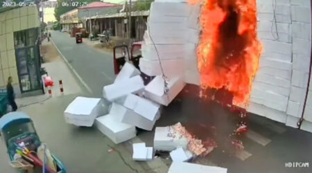 Read more about the article Blaze Spreads At Full Tilt Through Polystyrene On Lorry