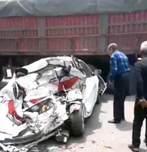 Read more about the article  Two Massive Trucks Collide Head On With Car In Between