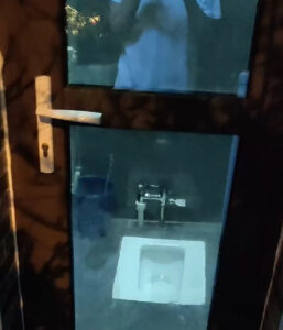 Read more about the article  Transparent Door On Public Toilet In China