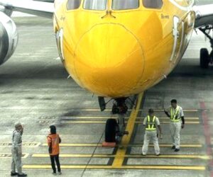 Front Wheel Snaps Off Massive Boeing 787 Passenger Jet