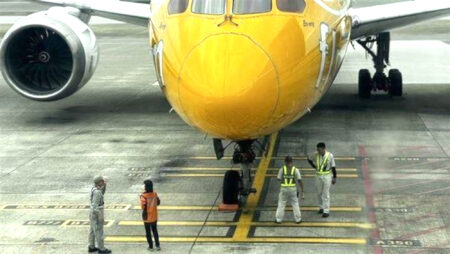 Read more about the article Front Wheel Snaps Off Massive Boeing 787 Passenger Jet