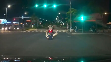 Read more about the article Biker Fails To Impress Girlfriend With Stunt As She Falls Off The Back Onto Road