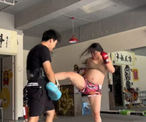  Pregnant Mum’s One-Hour Muay Thai Boxing Practice