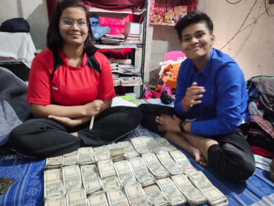 Read more about the article Bung Probe Cop’s Snaps Show Family With Bundles Of Cash