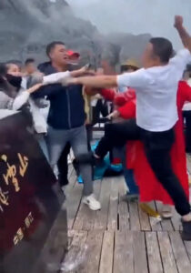 Read more about the article Tourists Erupt In Brawl Atop Mountain Peak Over Photo Spot