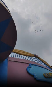Read more about the article Theme Park Fan Vomits On People Queuing Below