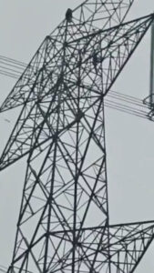 Read more about the article Angry Girl Climbs Massive High-Voltage Electricity Pylon After Row With Boyfriend