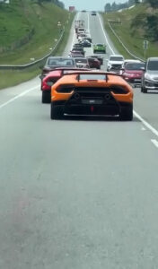 Read more about the article Five Men Left Without Luxury Lambos And Charged With Reckless Driving After Speeding On Motorway In Malaysia