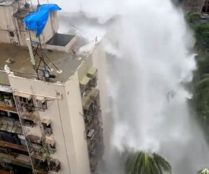 Pipe Burst Shoots Water More Than 70 Feet Into The Air In India