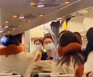 Five Women Brawl Inside Crowded Plane And Trap Deboarding Passengers