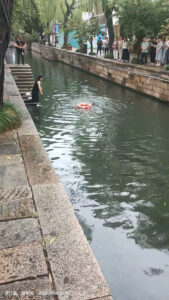 Read more about the article Woman In Black Dress Jumps Into Canal To Save Other Woman’s Life