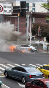 Read more about the article Lux GBP-200,000 Porsche Destroyed By Fire In The Middle Of The Street