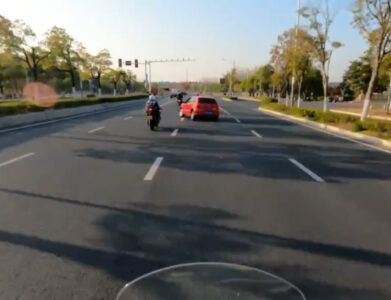 Read more about the article Driver Rams Into Motorcyclist After Suddenly Changing Lanes