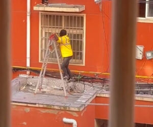 Deliveryman Praised For Helping Stuck Boy Crawl Back Home On High Voltage Electrical Wires