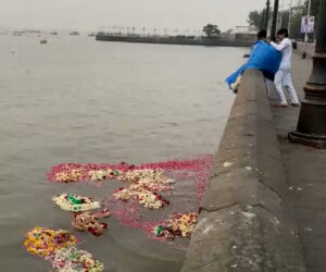 Moment Men Dump Rubbish Straight Into The Sea In Mumbai