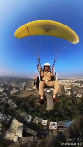 Read more about the article  Indian Cops Use Paraglider To Monitor More Than A Million Pilgrims