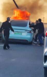 Read more about the article People Risk Lives To Pull Driver From Tesla Inferno